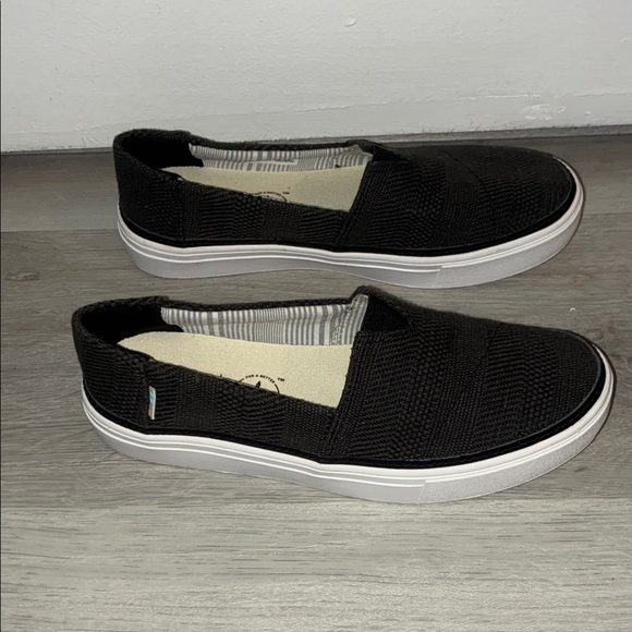 TOMS Earthwise Black Slip-On Sneakers – Women’s Size 6 - Picture 5 of 7